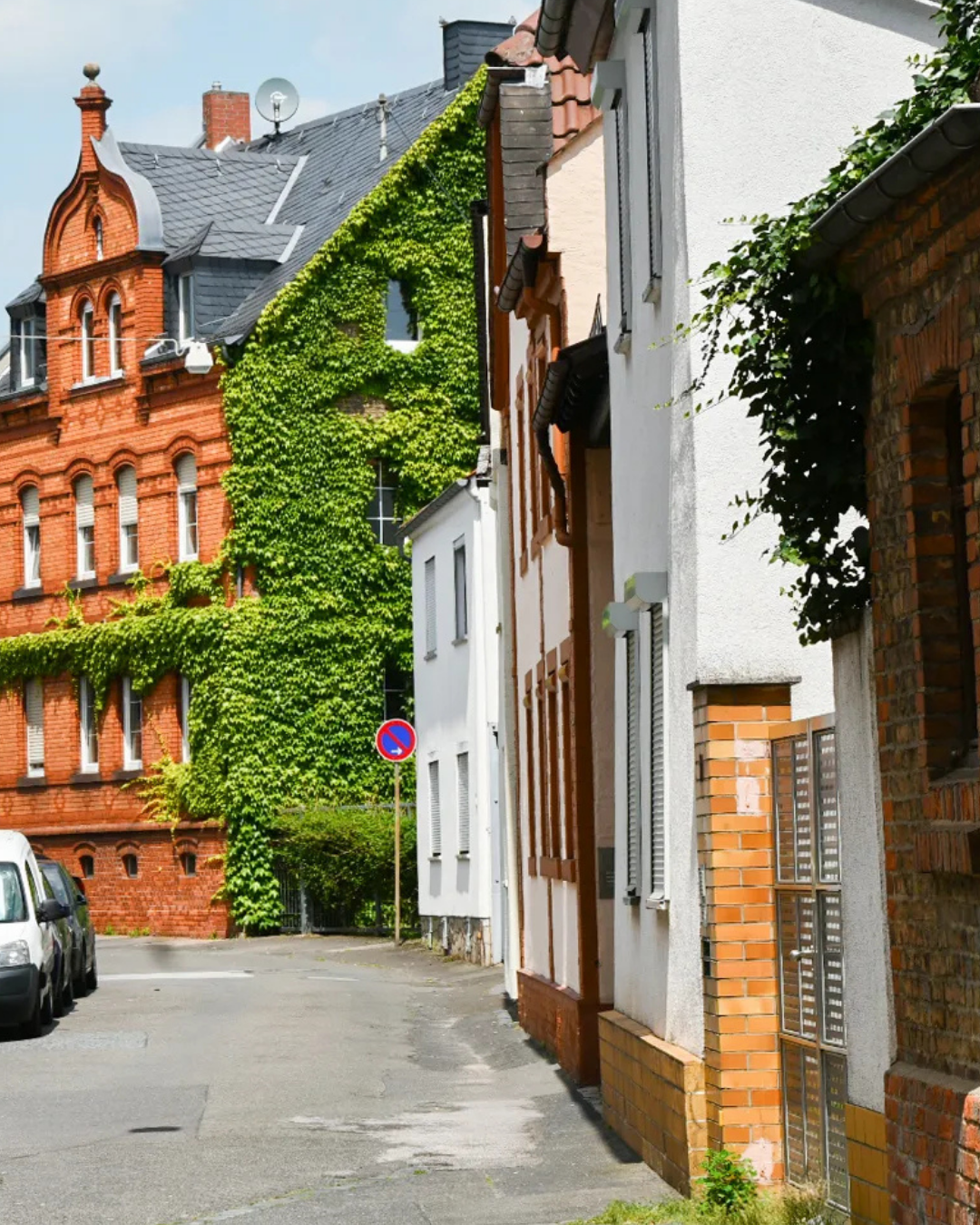 Pedestrian-friendly streets, cafés, or architecture in central Wiesbaden